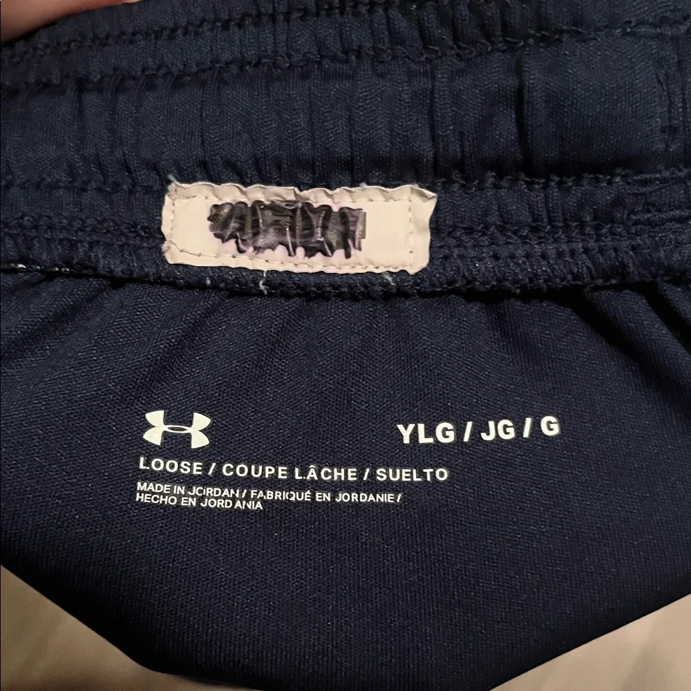 Under Armour Boys Navy Shorts Size: L